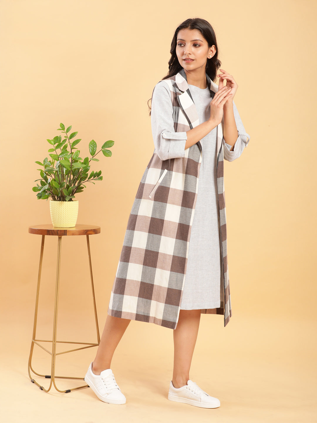 Earthy Check Linen Sleeveless Long Jacket